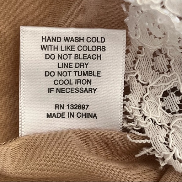 Rose & Olive Off-White Floral Lace Sleeveless Blouse - Size L Cream - Picture 4 of 6